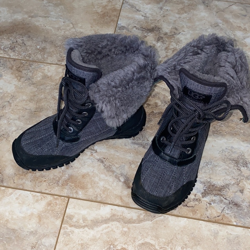 SALE! UGG Adirondack II 6 EUC